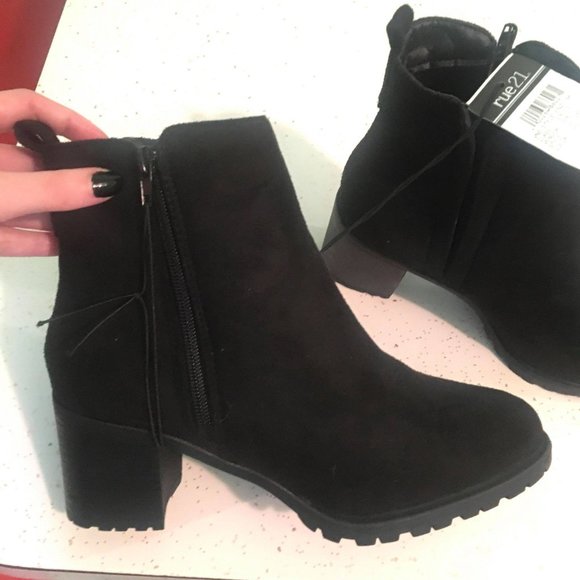 Hot Topic Shoes - NWT NEW BLACK CHUNKY BOOTS